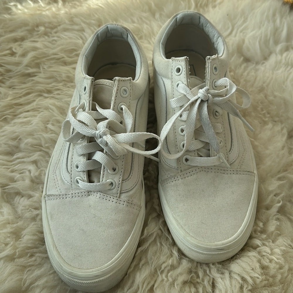 Unisex white lace up vans